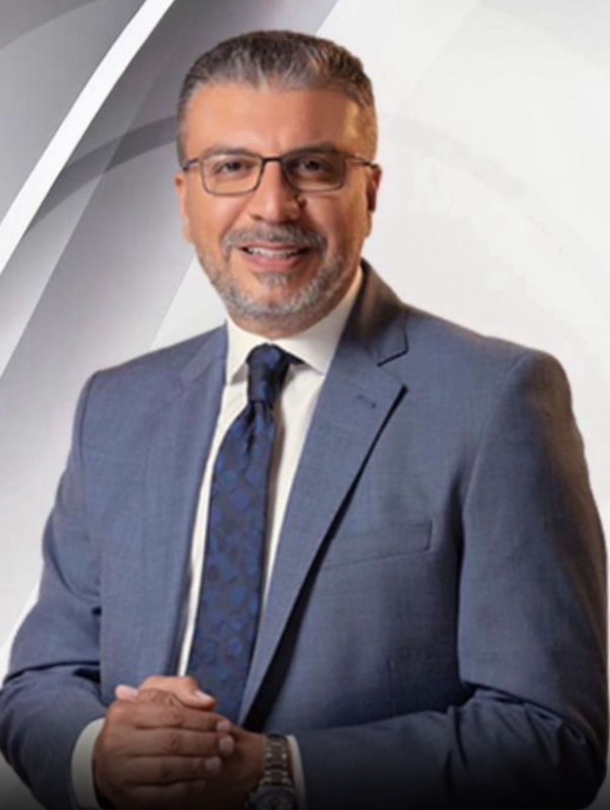 الإعلامي عمرو الليثي يحتفل ببلوغ متابعيه علي السوشيال ميديا " ١٥ مليون "