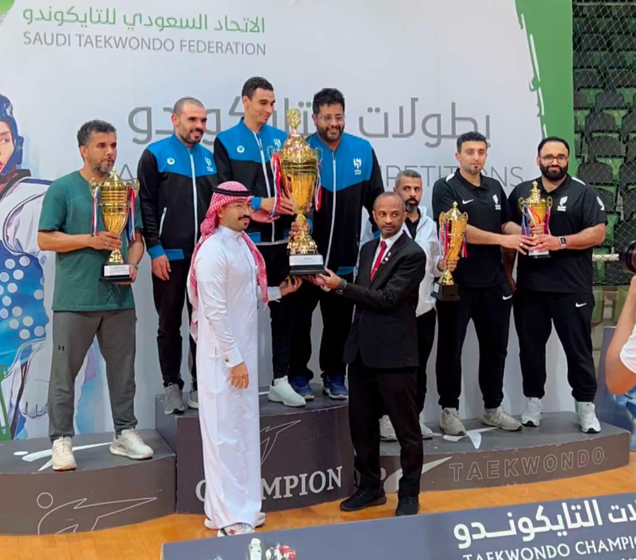 المحترفين العالمين