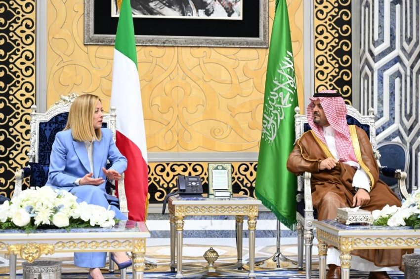 رئيسة وزراء إيطاليا تصل إلى جدة