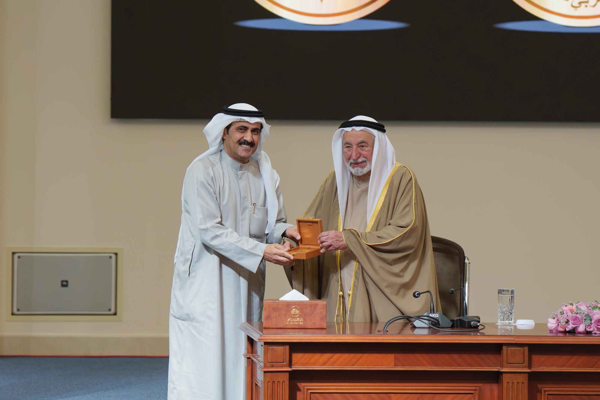 حاكم الشارقة يكرّم الشعراء الفائزين بجائزة القوافي 2024