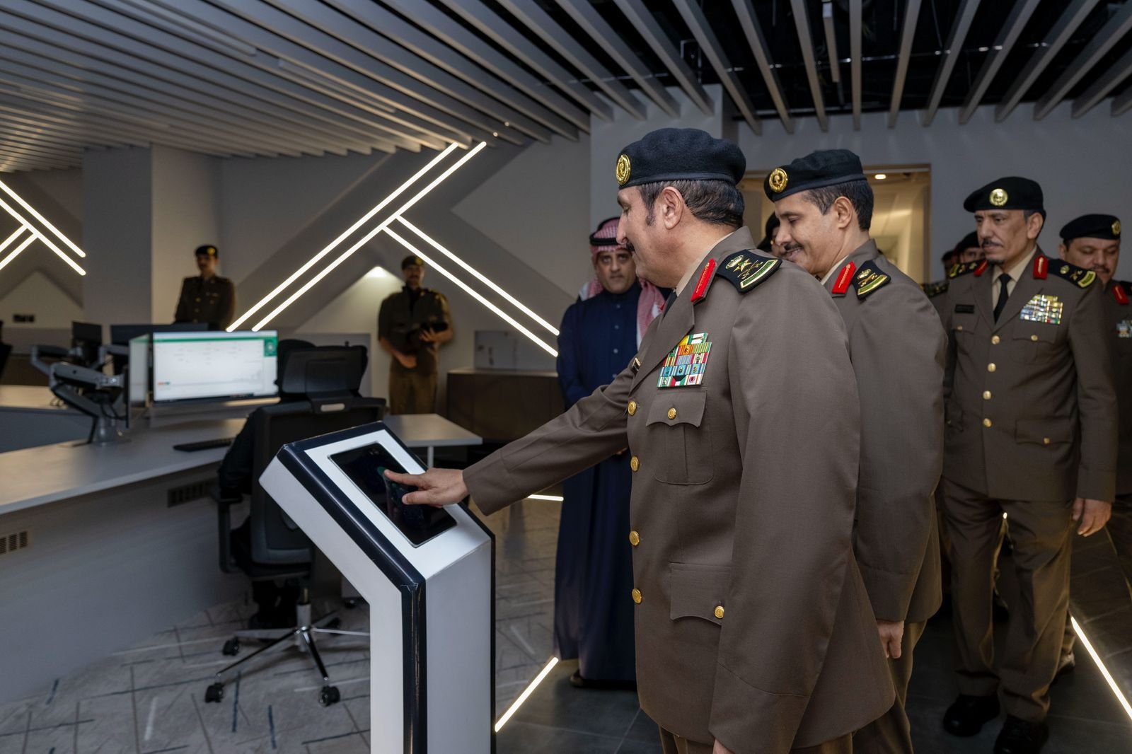 مدير الأمن العام يدشن مركز المراقبة الميداني