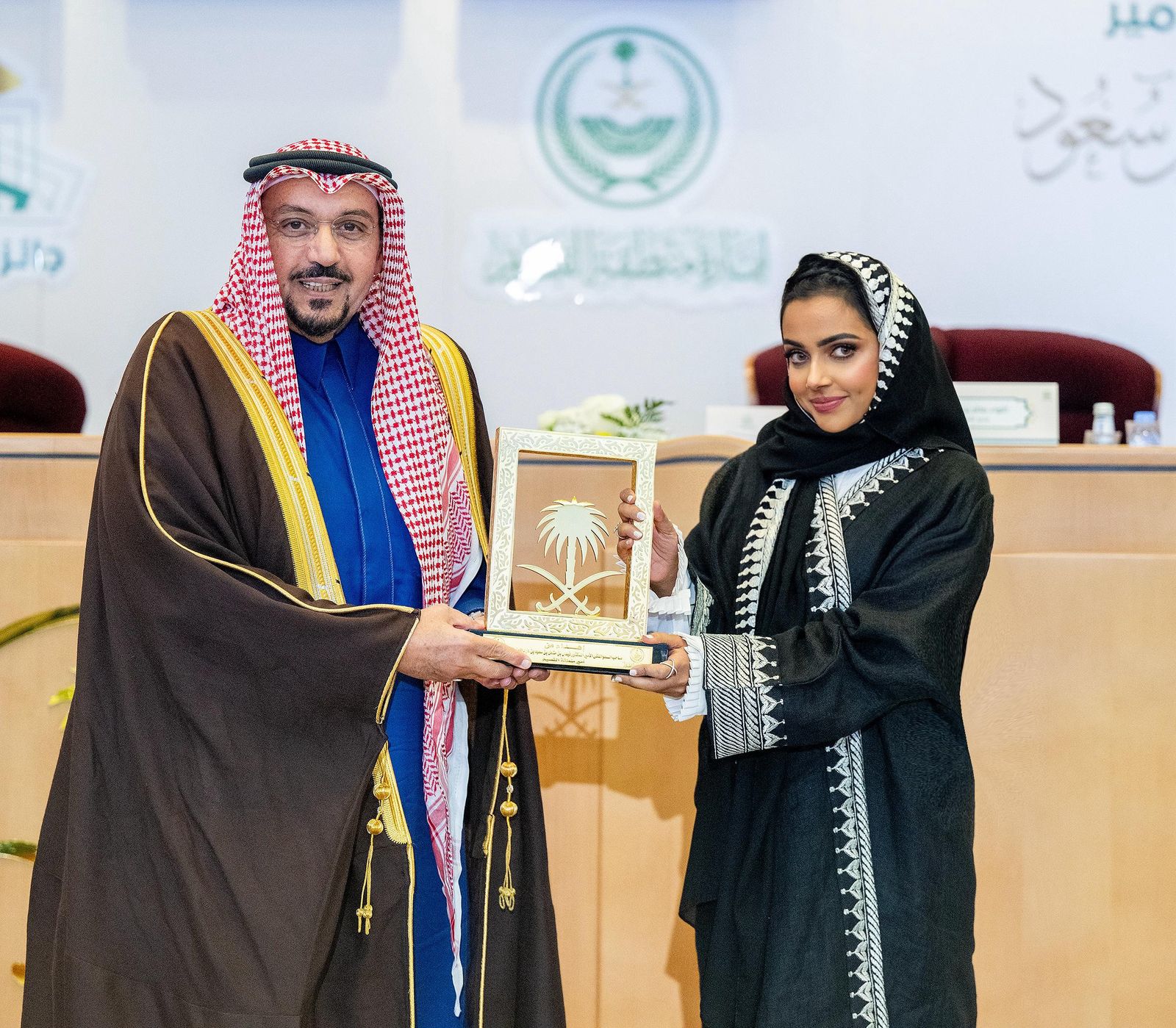امير القصيم يتوج نجلاء جان