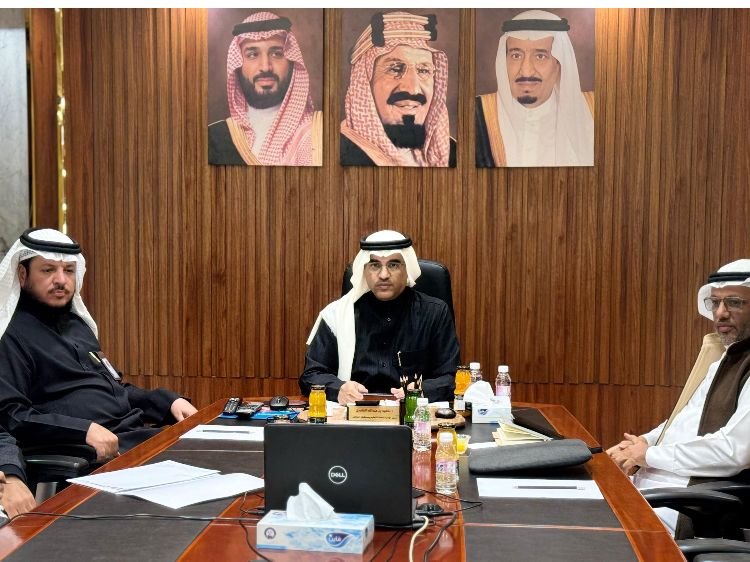 مدير تعليم الطائف لمديري ومديرات المدارس