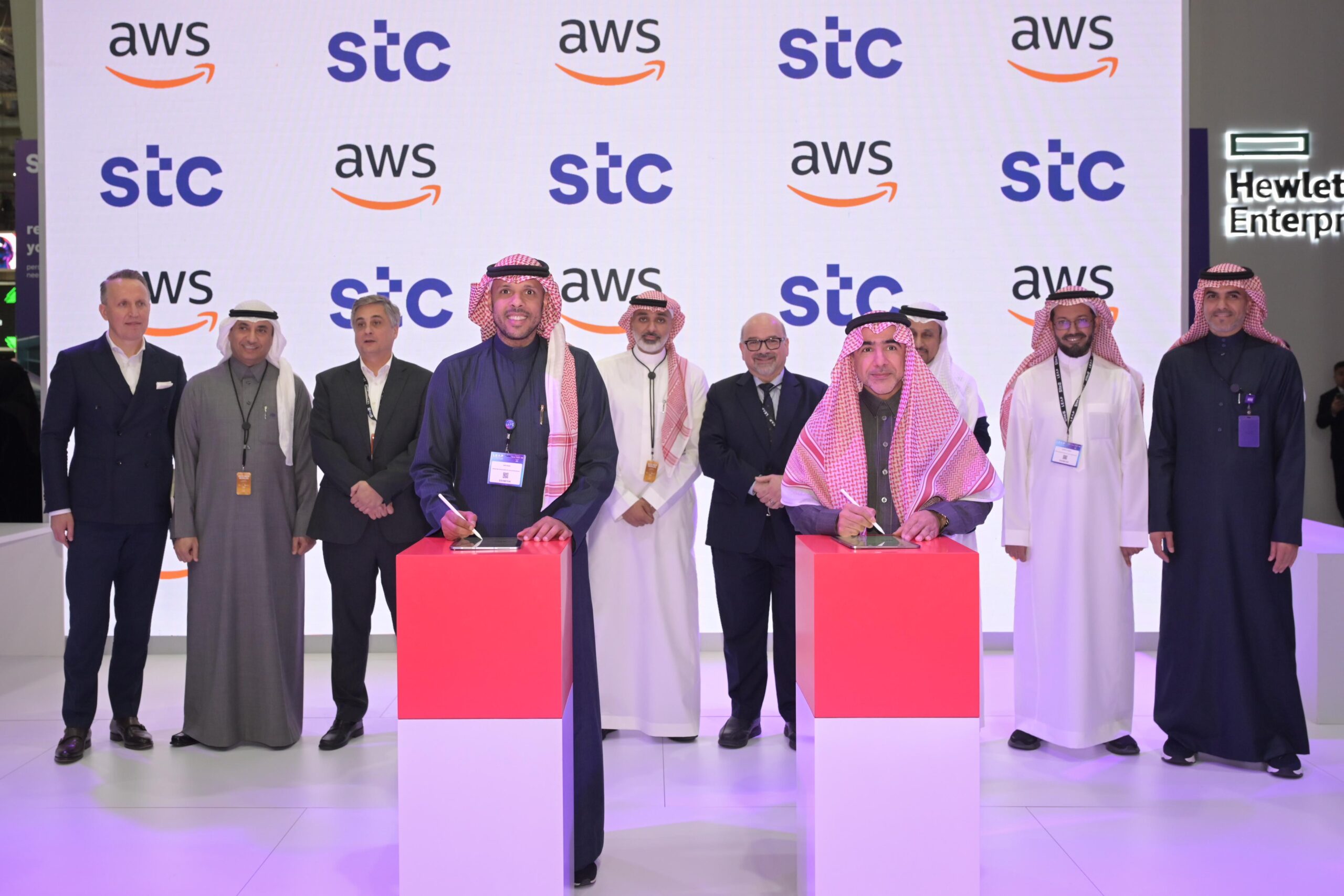 مجموعة stc وAWS