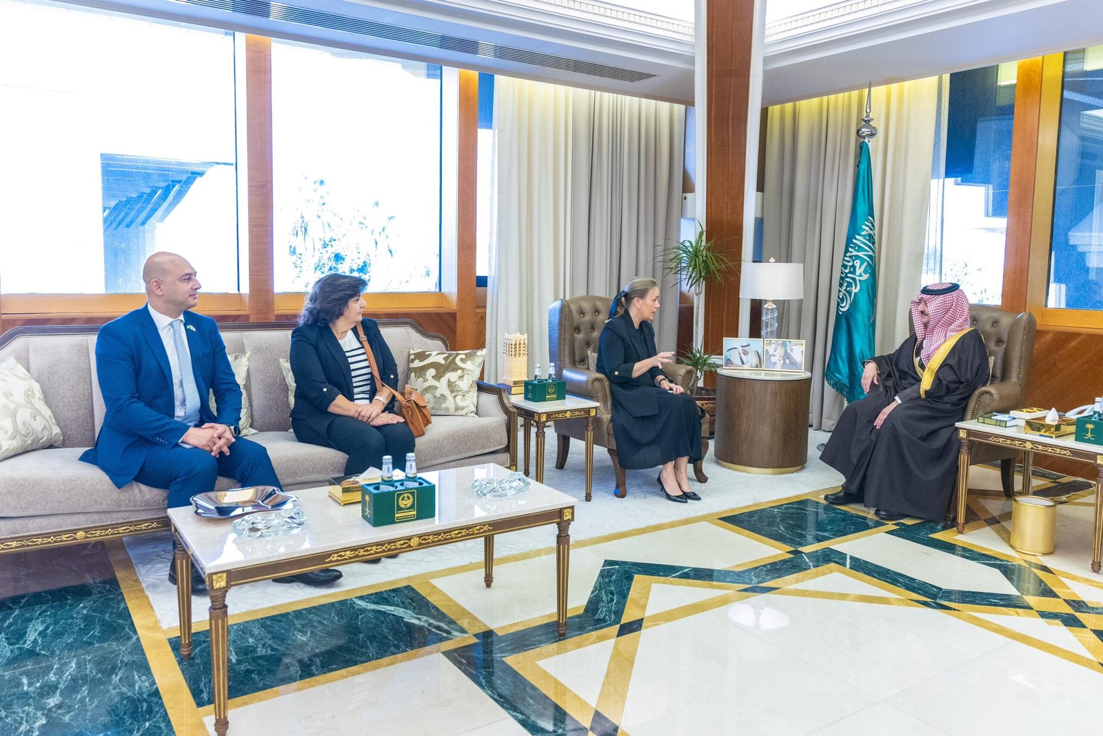 أمير الشرقية يستقبل سفيرة جمهورية فنلندا