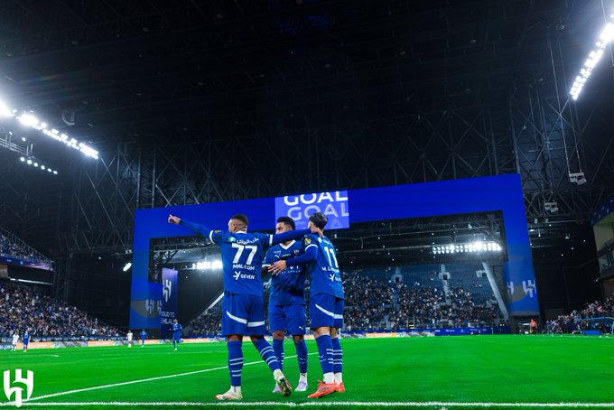 الهلال يكتسح الخلود