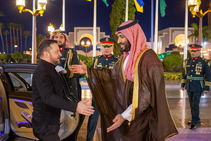 8-3 ولي العهد يستقبل الرئيس الأوكراني