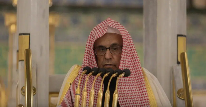 4-8 خطيب المسجد النبوي: من علامات الشقاء مرور الأعوام والإنسان غافل عن محاسبة نفسه