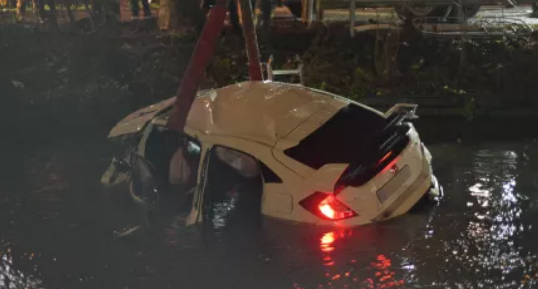 مصرع 3 أشخاص إثر سقوط سيارة في قناة مائية بألمانيا