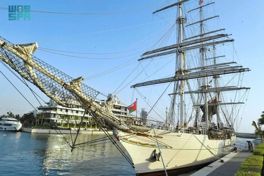 وصول أكبر سفينة شراعية عربية إلى جدة ضمن رحلتها الدولية لنشر الثقافة العُمانية