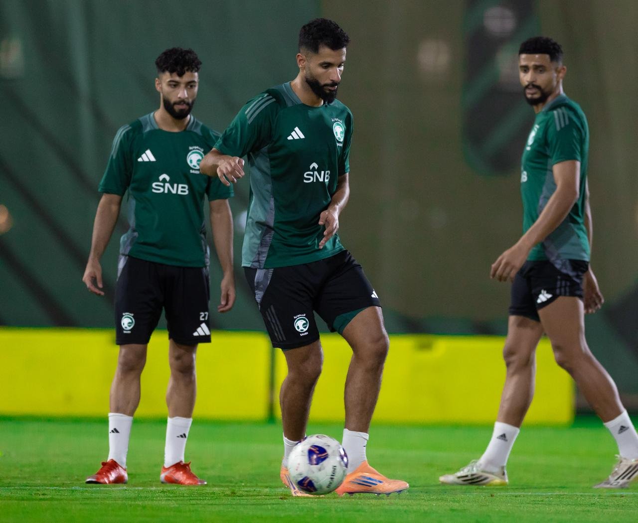 الأخضر يُكثف تدريباته التكتيكية استعداداً لمواجهة العراق الحاسمة في تصفيات المونديال