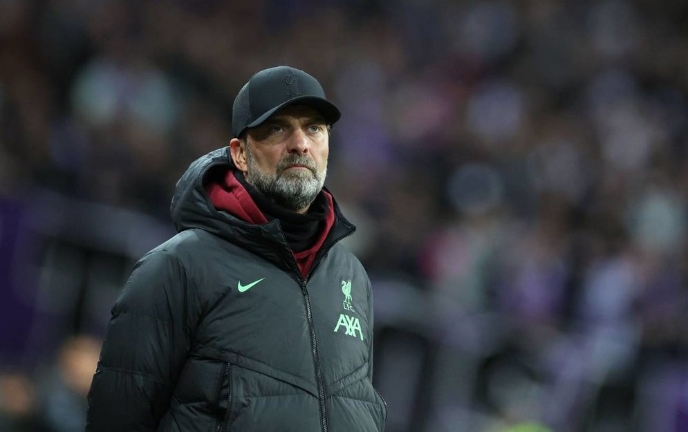 كلوب يفتح الباب لـ"عودة نظرية" إلى ليفربول.. ويشيد بخيارات سلوت