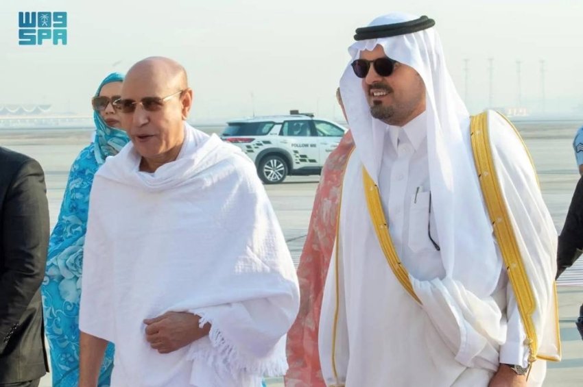 الرئيس الموريتاني يصل جدة في طريقه لأداء العمرة