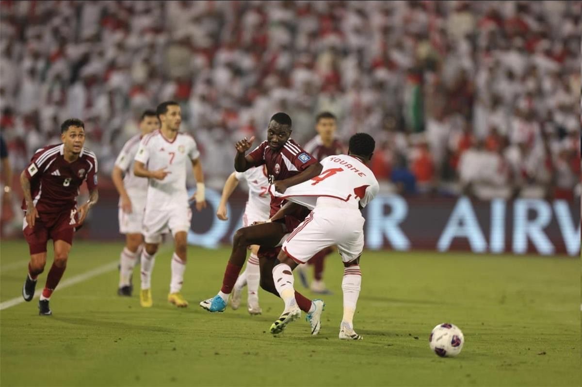 قطر تتفوق على الإمارات بثنائية وتتأهل رسميًا إلى مونديال 2026