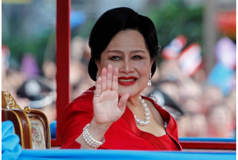 وفاة ملكة تايلاند الأم سيريكيت