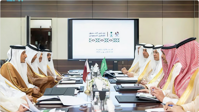 وزير الإعلام يزور قطر ويرأس الجانب السعودي في اجتماع اللجنة الإعلامية