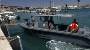 حرس الحدود بالمدينة المنورة ينقذ مواطنين تعطلت واسطتهما في عرض البحر