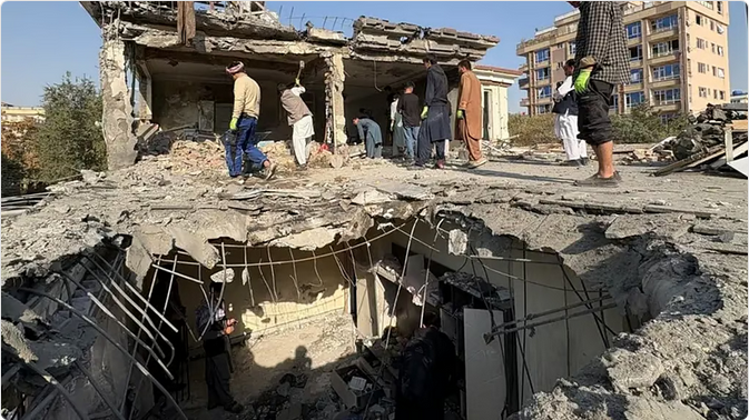 تمديد الهدنة بين كابل وإسلام آباد.. ومحادثات حاسمة في الدوحة بعد 37 قتيلاً.