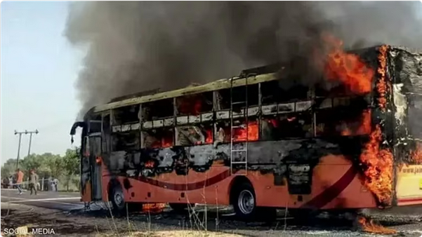 مأساة في الهند: 20 قتيلاً جراء احتراق حافلة ركاب بالكامل في ولاية راجستان
