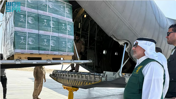 وصول الطائرة الإغاثية السعودية الـ70 لإغاثة غزة