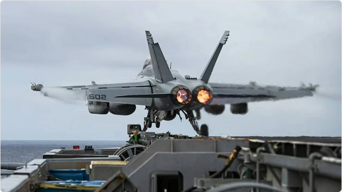 تحطم طائرتين تابعتين للبحرية الأمريكية في بحر الصين الجنوبي