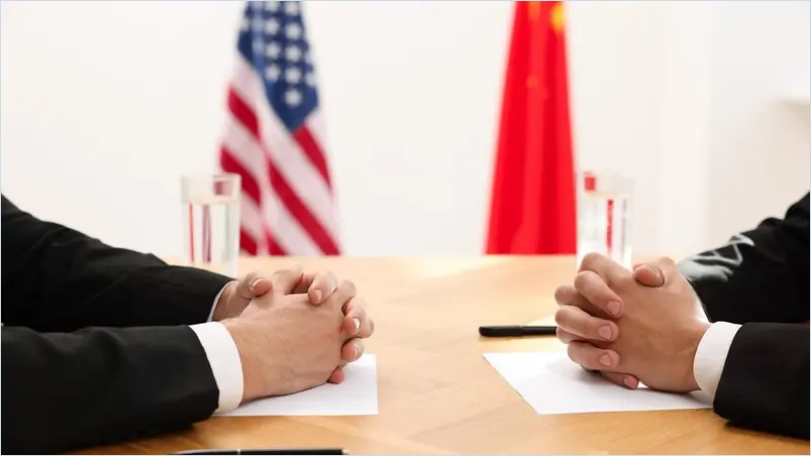 تصعيد مفاجئ.. ترامب يضاعف الرسوم إلى 100% رداً على "خنق" الصين للمعادن النادرة