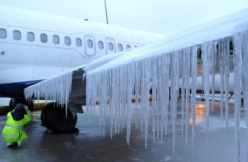 تقنية روسية جديدة تمكّن الطائرات من إزالة الجليد تلقائيًا