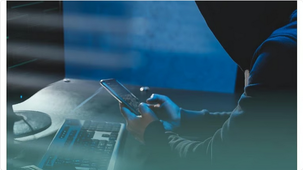 تحذير من النيابة العامة: التشهير الإلكتروني وانتهاك الخصوصية عبر التقنية جريمة معلوماتية يعاقب عليها القانون