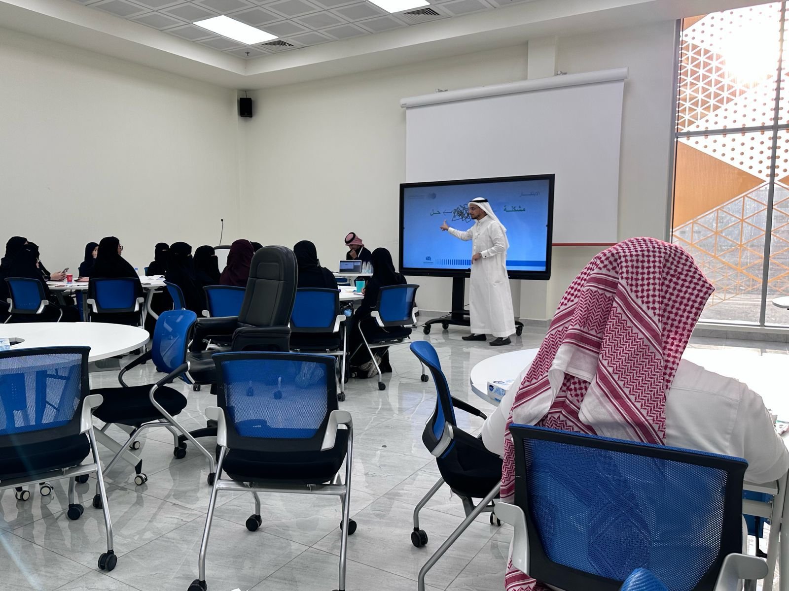 *شباب يبتكرون حلولًا ريادية لمستقبل التوظيف وسوق العمل في هاكثون ثمر بمدينة جدة*