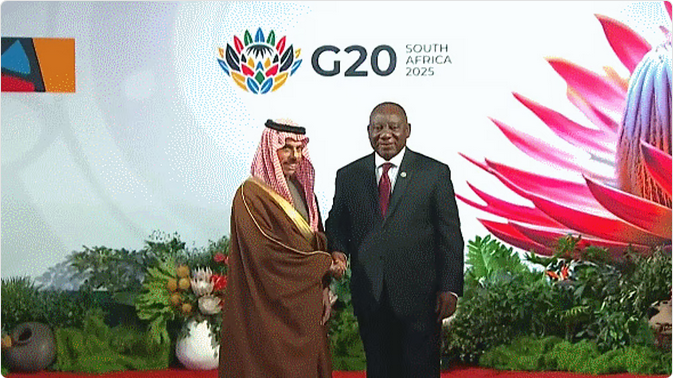 فيصل بن فرحان يصل إلى مقر قمة قادة مجموعة العشرين في جوهانسبرغ لترؤس وفد المملكة