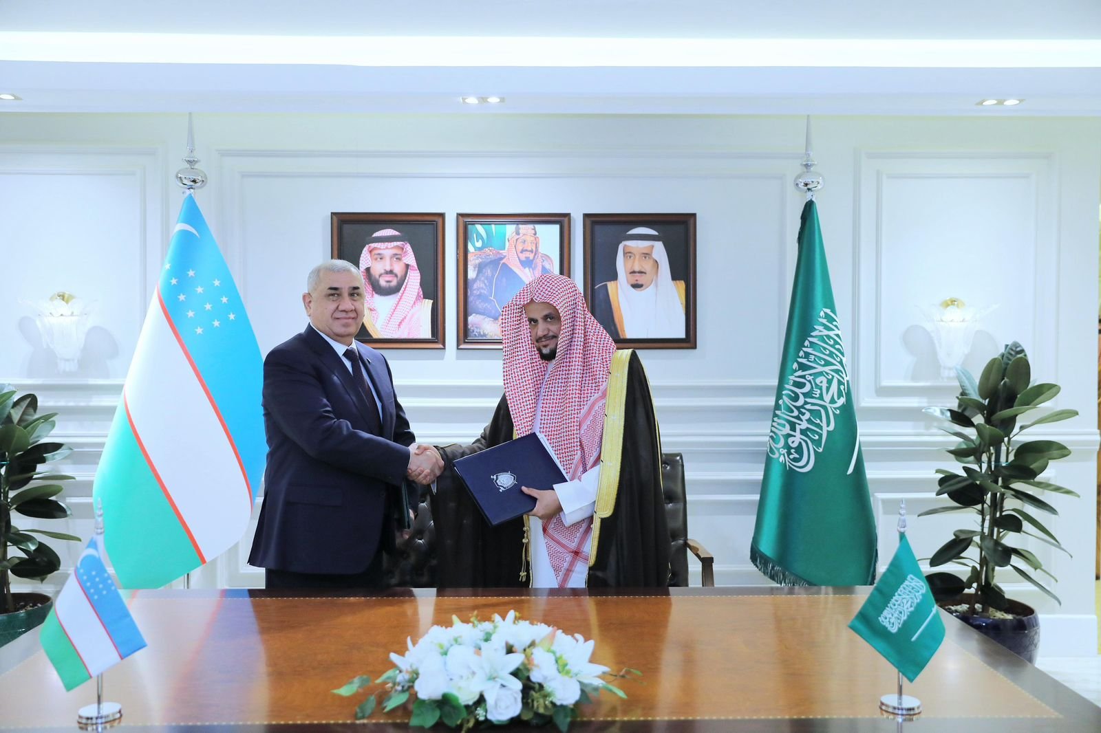 النائب العام يستقبل نظيره الأوزبكي ويوقعان برنامج تعاون مشترك