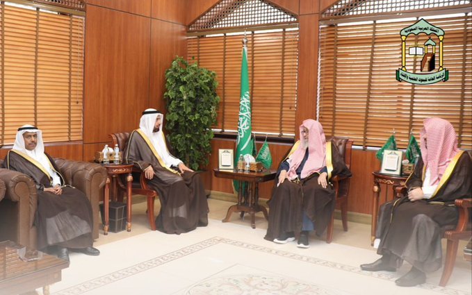 المفتي العام يشيد بخدمات الحج والعمرة خلال استقباله الوزير "الربيعة"