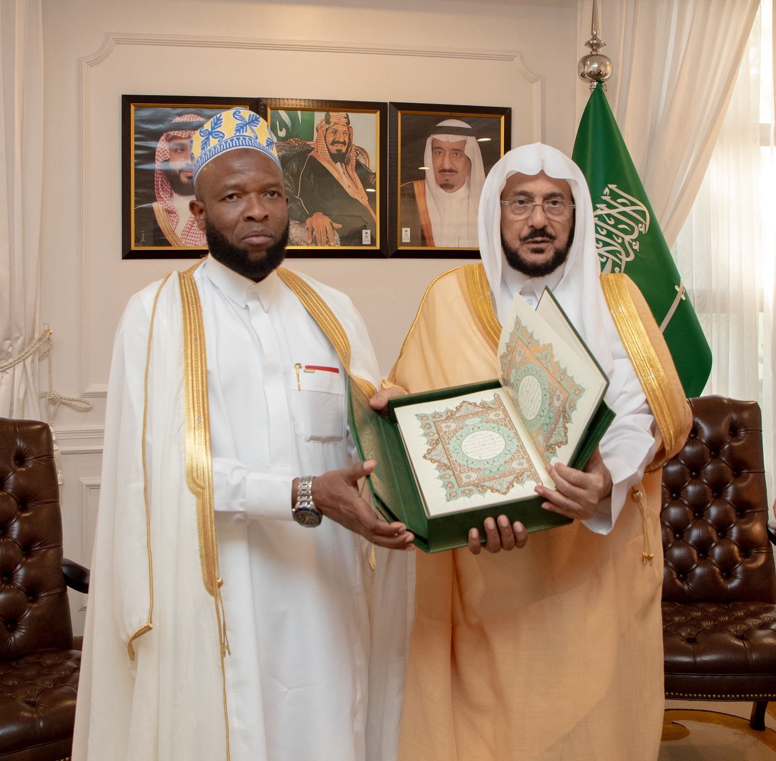 وزير الشؤون الإسلامية يستقبل رئيس الجمعية الإسلامية والمفتي العام للجمهورية البوروندية في جدة