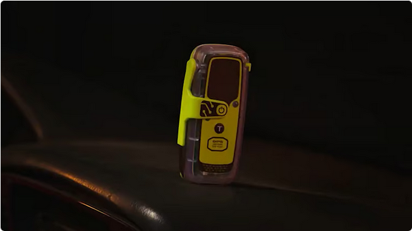 هيئة الاتصالات" و"الطيران المدني" تدعوان هواة الرحلات للاستفادة من خدمة البحث والإنقاذ باستخدام جهاز "PLB