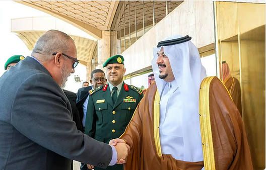 رئيس وزراء جمهورية كوبا يغادر الرياض و نائب أمير المنطقة في مقدمة مودعيه