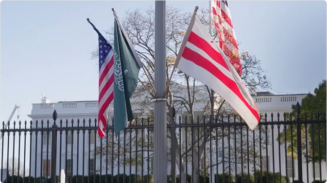 الأعلام السعودية تزين ساحة البيت الأبيض استعداداً لاستقبال ولي العهد