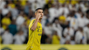 بصمة رونالدو القاتلة تمنح النصر فوزًا صعبًا على الفيحاء وتثبّت "العالمي" في الصدارة