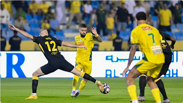 ريمونتادا تاريخية للعميد بـ 10 لاعبين: الاتحاد يخطف تعادلاً جنونيًا (4-4) أمام الخليج في دوري روشن