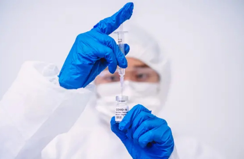 مذكرة داخلية لـ (FDA) تثير الجدل حول لقاحات كورونا ووفيات الأطفال المحتملة