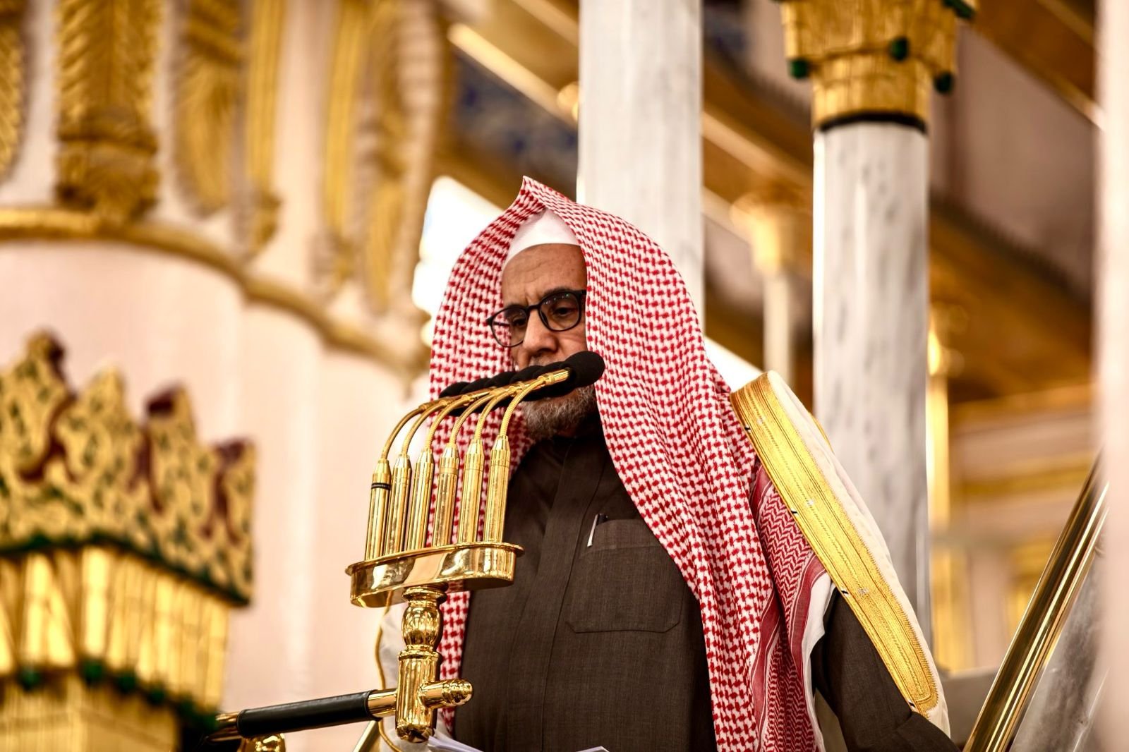 خطيب المسجد النبوي : حافظوا على الأوراد مما في الكتاب والسنة ففيهما الخير العظيم والحصن المتين.