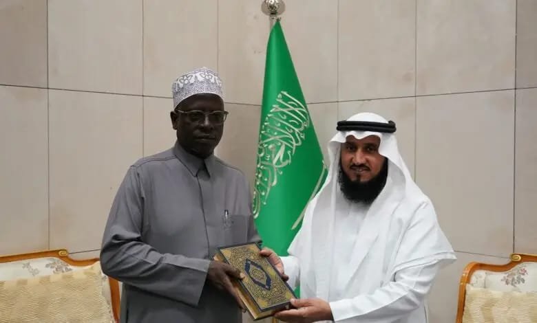 مجمع الملك فهد لطباعة المصحف الشريف يستقبل رئيس المجلس الأعلى لمسلمي كينيا