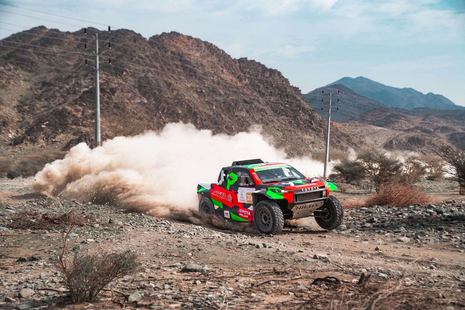 يزيد الراجحي يخطف صدارة المرحلة الأولى لـ باها جدة تويوتا ويقترب من حسم اللقب