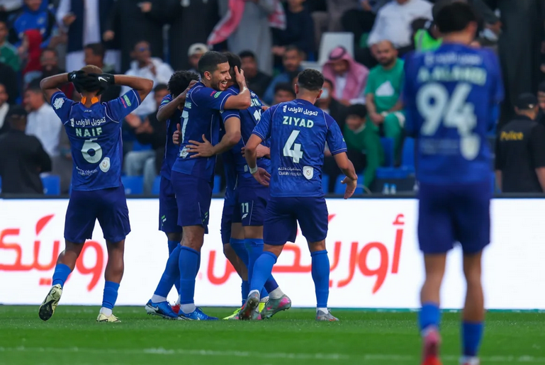 ريمونتادا "فارغاس" تمنح الفتح انتصاراً ثميناً وتُعطل قطار الأهلي في دوري روشن