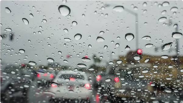 أمن الطرق يوجّه إرشادات عاجلة لقائدي المركبات أثناء هطول الأمطار