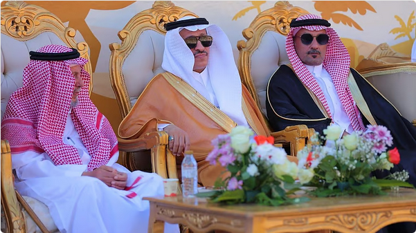 محافظ أضم يفتتح مهرجان الإبل والحرف اليدوية