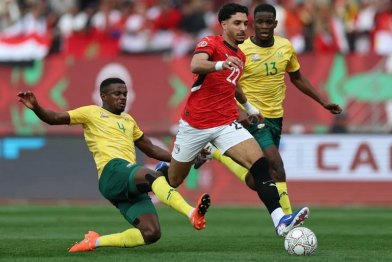 بـ 10 لاعبين وهدف "صلاح".. الفراعنة يطيرون إلى ثمن نهائي أمم أفريقيا من بوابة "البافانا بافانا"