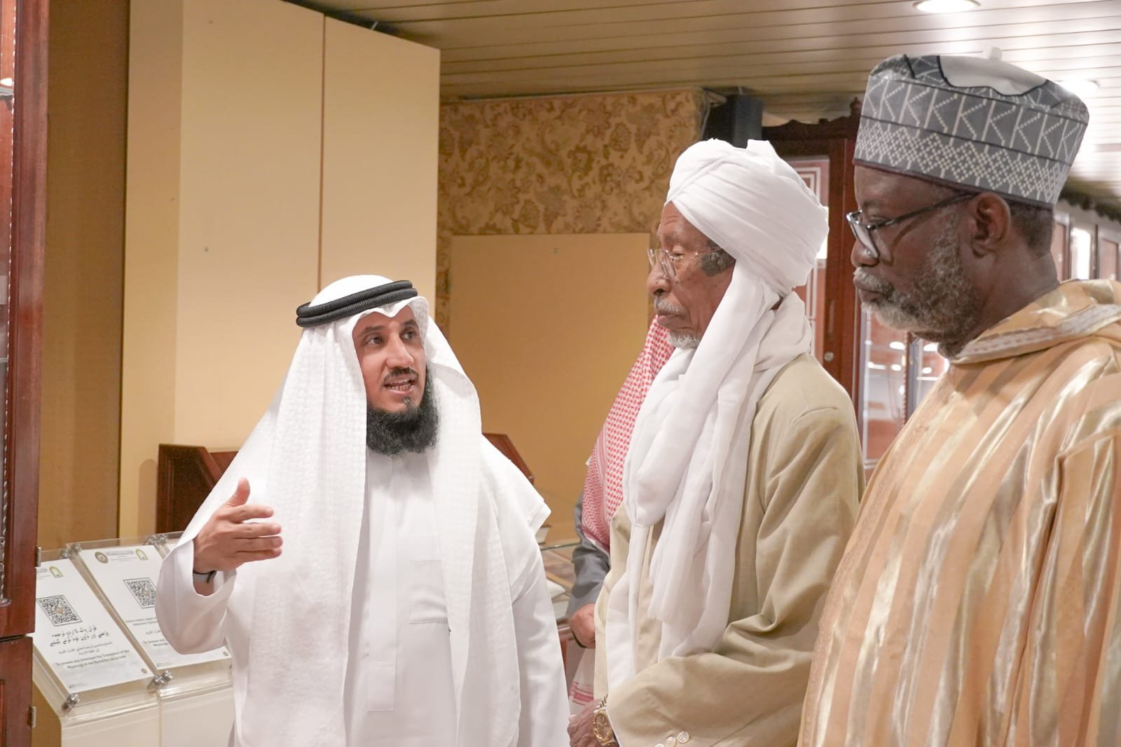 مجمع الملك فهد لطباعة المصحف الشريف يستقبل رئيس المجلس الأعلى للشؤون الإسلامية بجمهورية تشاد