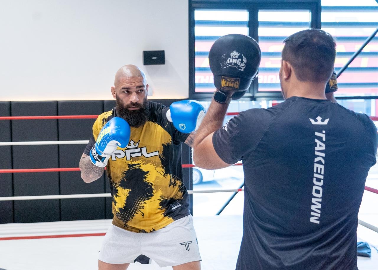 بويا رحماني: من التجارب الصعبة إلى "الطريق إلى دبي".. حلم الحزام يقترب