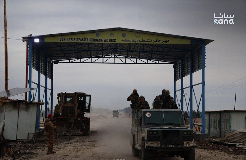 الجيش السوري يبسط سيطرته على مدينة دير حافر بريف حلب الشرقي بعد انسحاب "قسد"