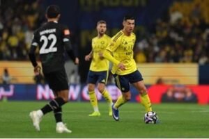 ريمونتادا "الغريب" تُعيد النصر للانتصارات.. العالمي يتجاوز عقبة الشباب ويخطف وصافة روشن